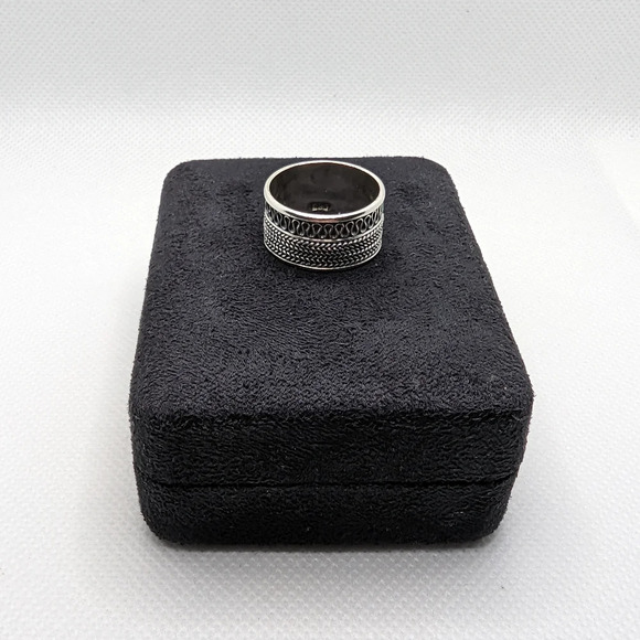 Large band ring - Picture 2 of 5